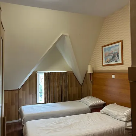 Isis Hotel 3*