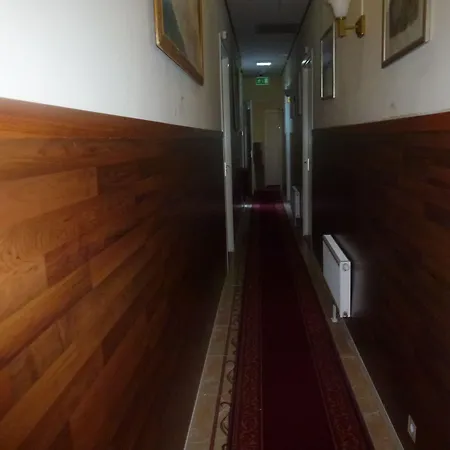 Isis Hotell