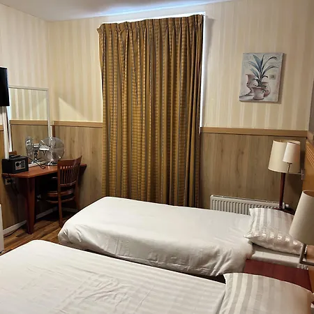 Isis Hotell 3*